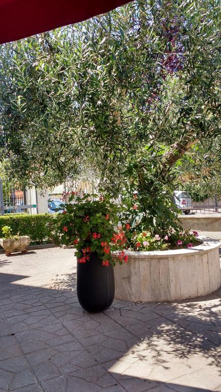 פומזיה Hotel Facioni מראה חיצוני תמונה
