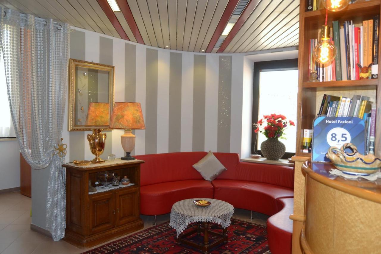 פומזיה Hotel Facioni מראה חיצוני תמונה