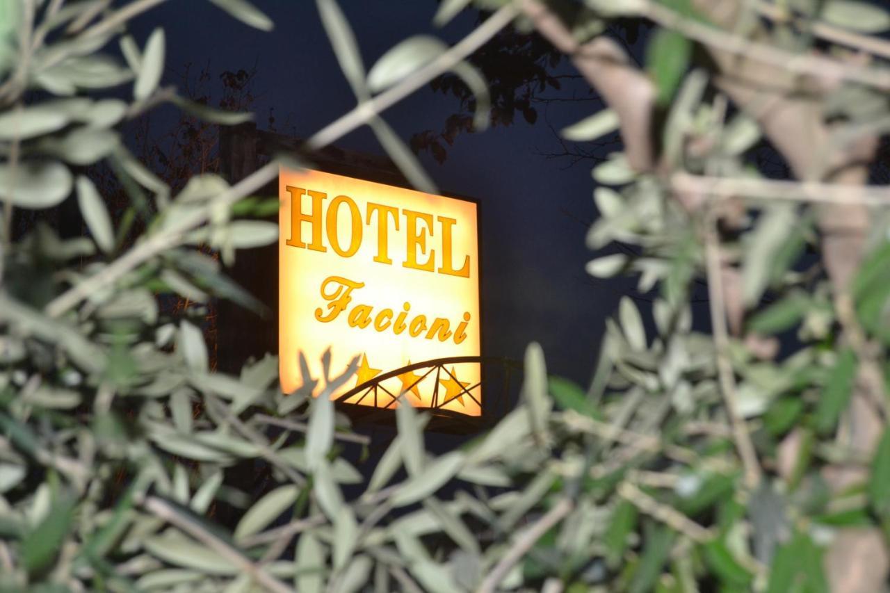 פומזיה Hotel Facioni מראה חיצוני תמונה