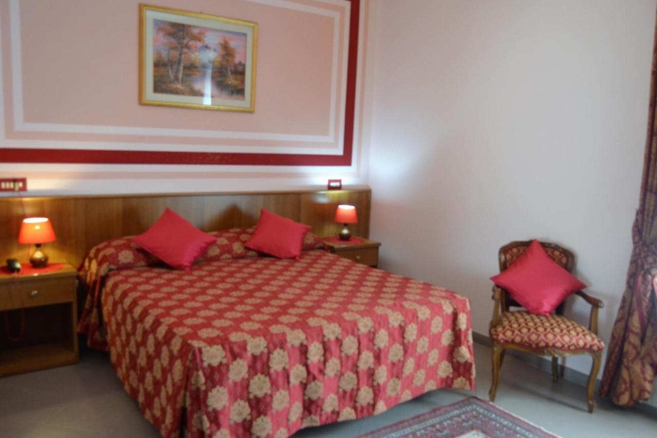 פומזיה Hotel Facioni מראה חיצוני תמונה