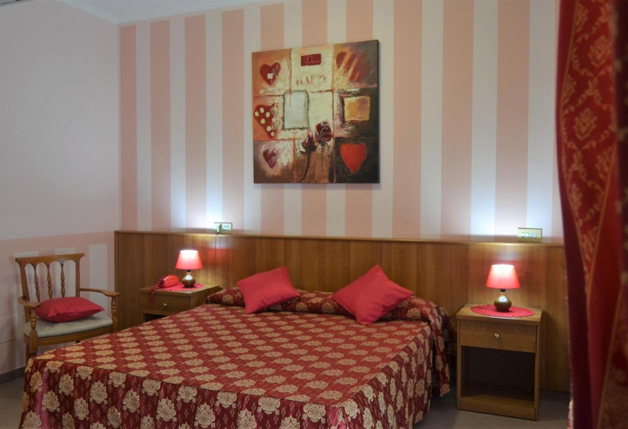 פומזיה Hotel Facioni מראה חיצוני תמונה