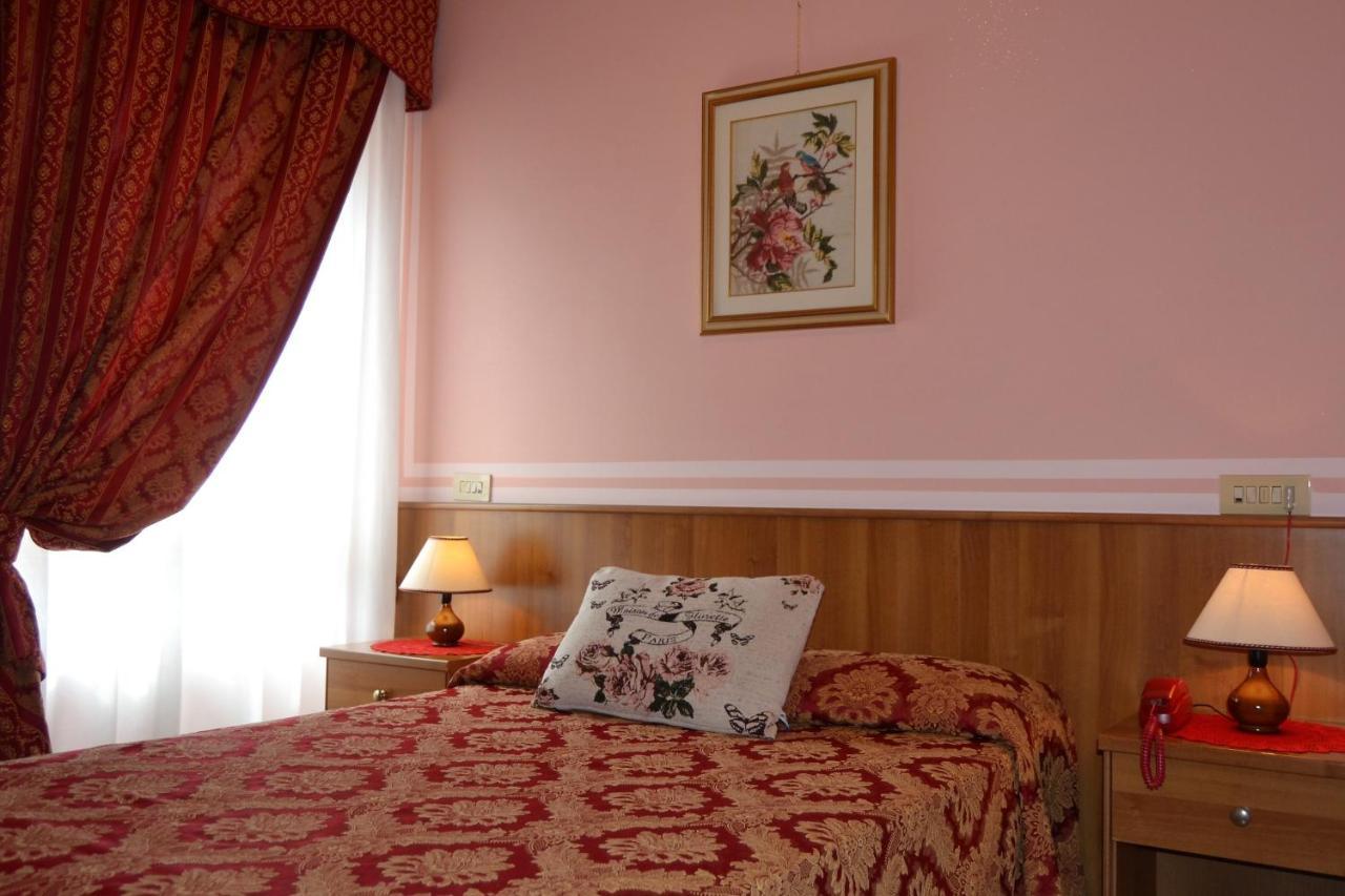 פומזיה Hotel Facioni מראה חיצוני תמונה