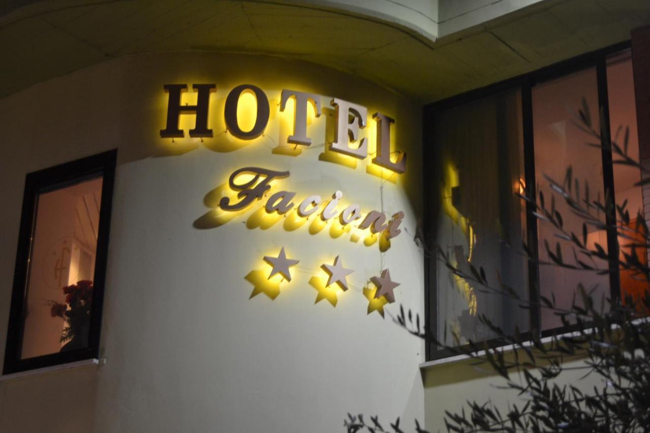 פומזיה Hotel Facioni מראה חיצוני תמונה