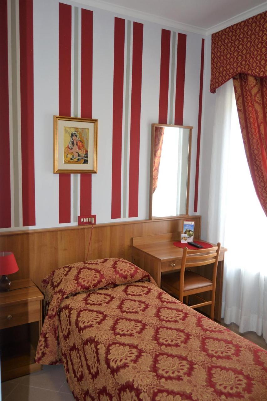 פומזיה Hotel Facioni מראה חיצוני תמונה