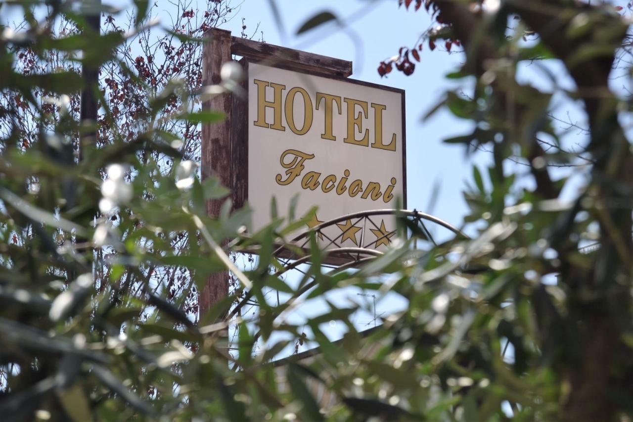 פומזיה Hotel Facioni מראה חיצוני תמונה