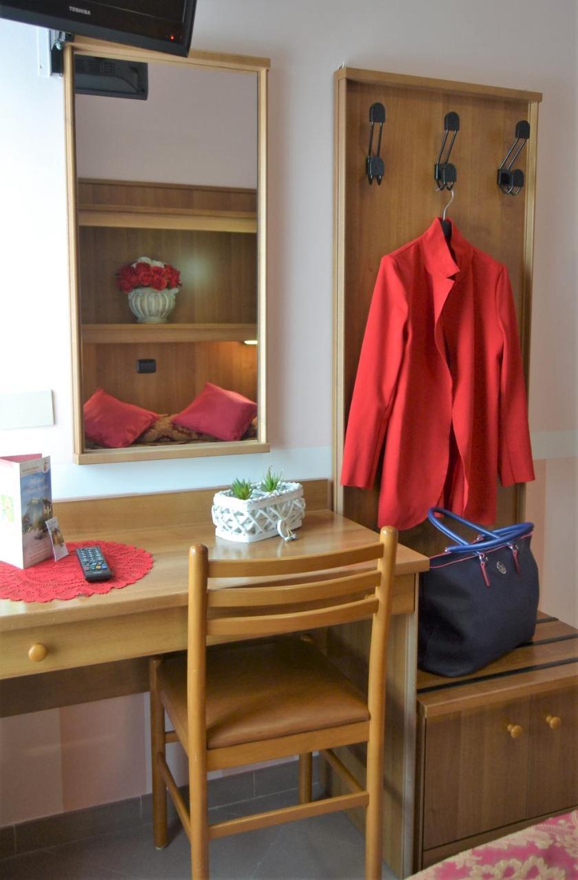 פומזיה Hotel Facioni מראה חיצוני תמונה