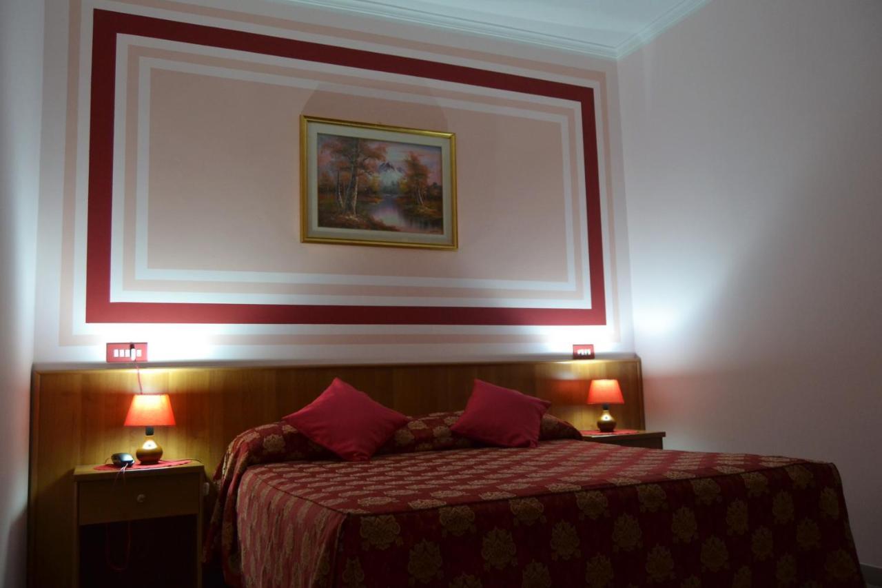 פומזיה Hotel Facioni מראה חיצוני תמונה