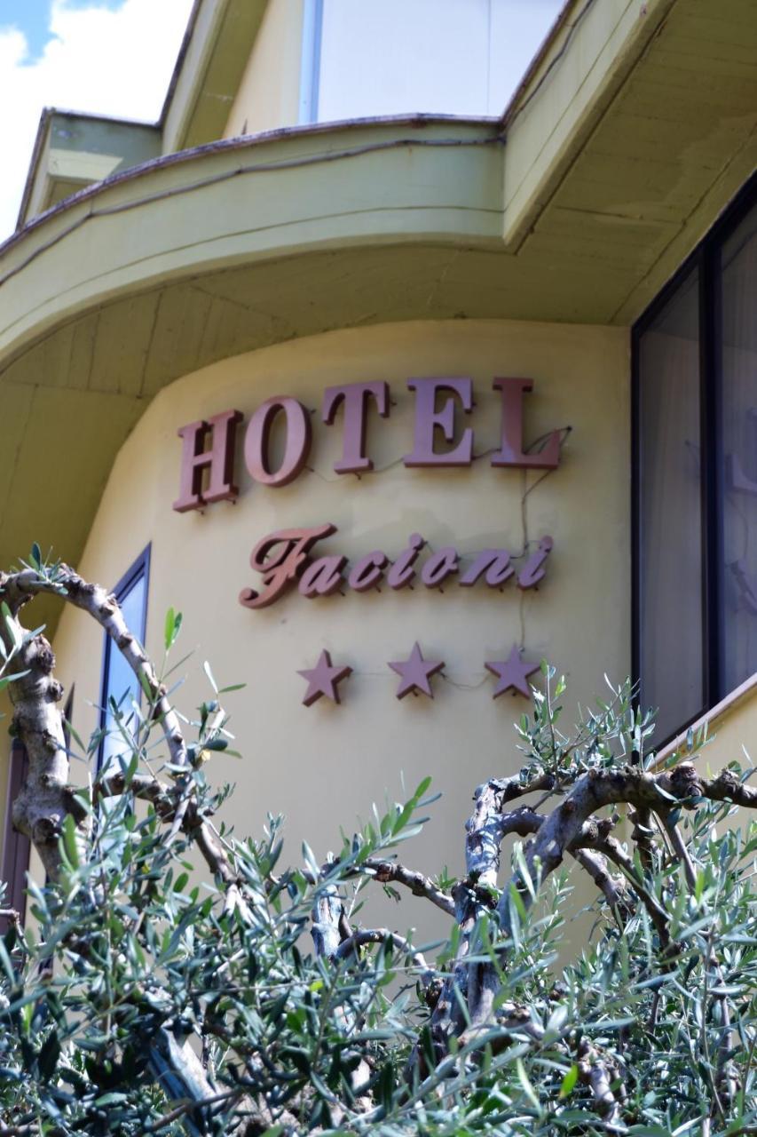 פומזיה Hotel Facioni מראה חיצוני תמונה
