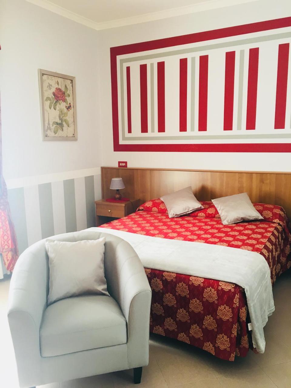 פומזיה Hotel Facioni מראה חיצוני תמונה