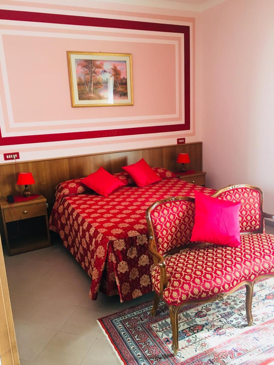 פומזיה Hotel Facioni מראה חיצוני תמונה